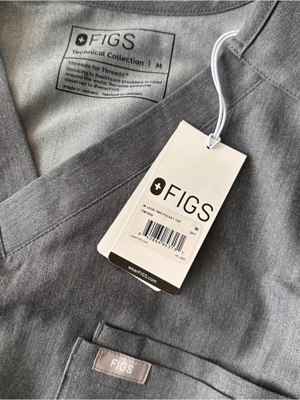 FIGS Leon Two Pocket Top Medical Scrubs in Graphite NWT Sz. M Men’s - Picture 8 of 10